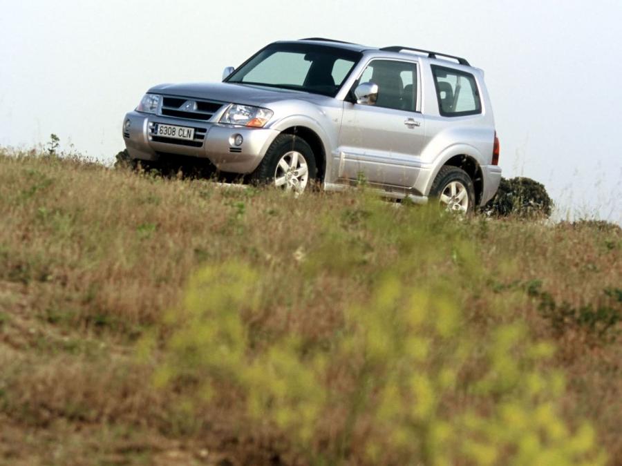  Mitsubishi Montero 3-Door 1999 года  (фото 8 из 21)